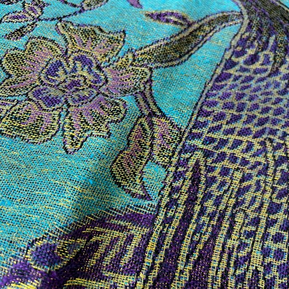 Beautiful tapestry peacock scarf wrap - Picture 4 of 4